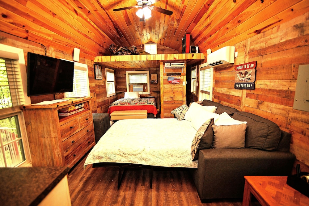 Americana Cabin