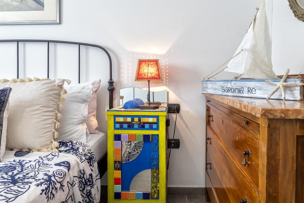 Sardinia Re - Valery s Flat en Alghero — hotel room