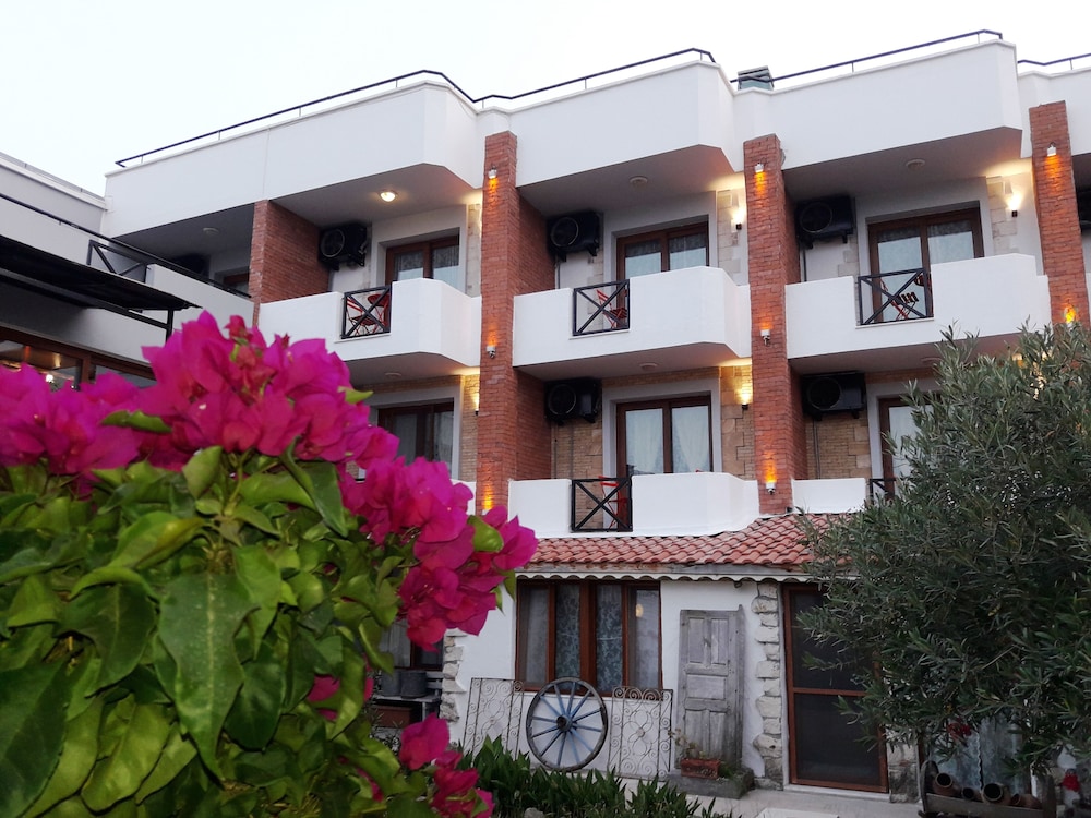 Parva Port Alaçatı - Image 18