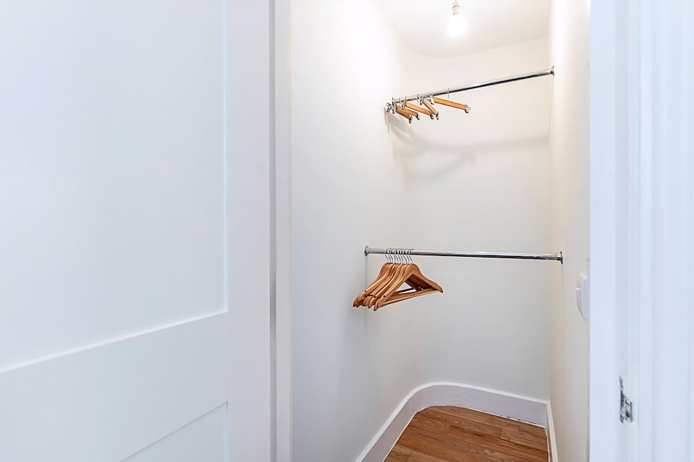 Stylish Chelsea Flat With Luxe Comfort & Charm
