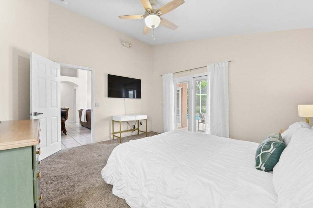 Oak Island Gem Cozy 4br Pool Home Near Disney 4 Bedroom Villa