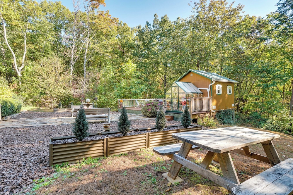 Family Getaway: Georgia Cabin w/ Outdoor Hot Tub view 3