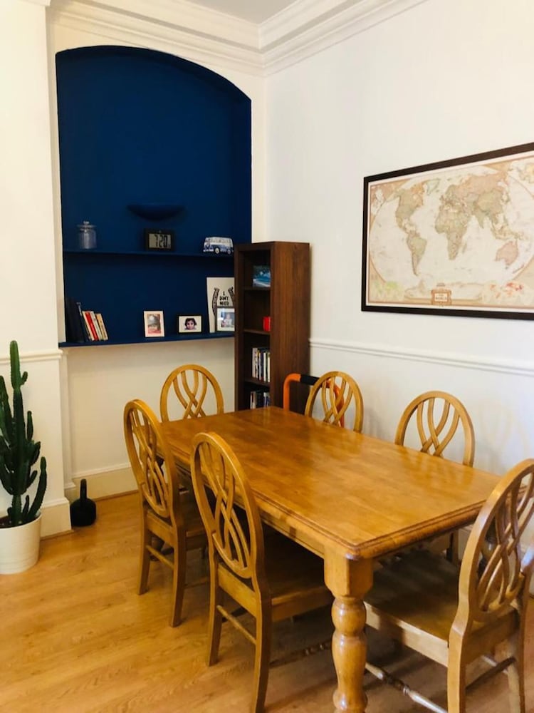 1 Bedroom Flat Sleeps 4 -free Onsite Parking -wifi