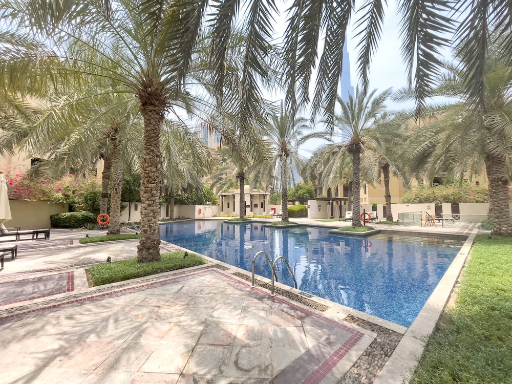 Luxury 2BR Apartment With Full Burj Khalifa View 2-min Walk to Dubai Mall