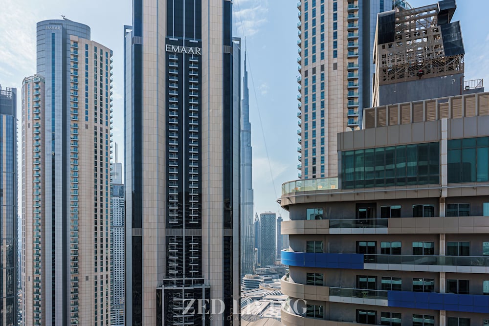 Downtown Dubai | Walk to Dubai Mall + Burj Views