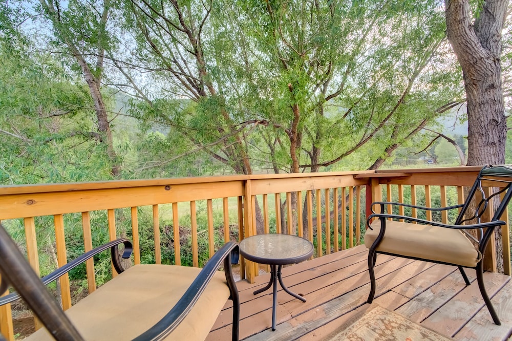 7 Bedroom on the Side of Pikes Peak on a Mountain Stream