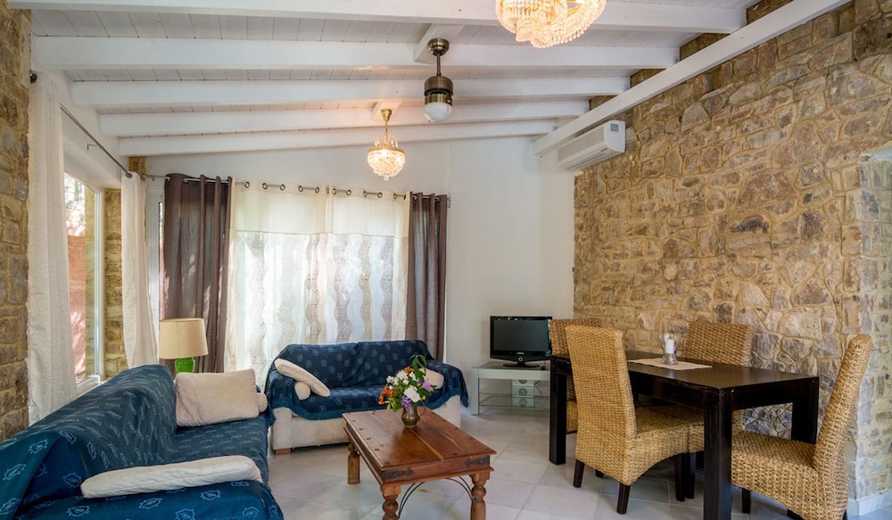 Maria Elena Villas