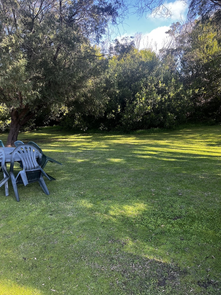 Emu Point Motel & Apartments