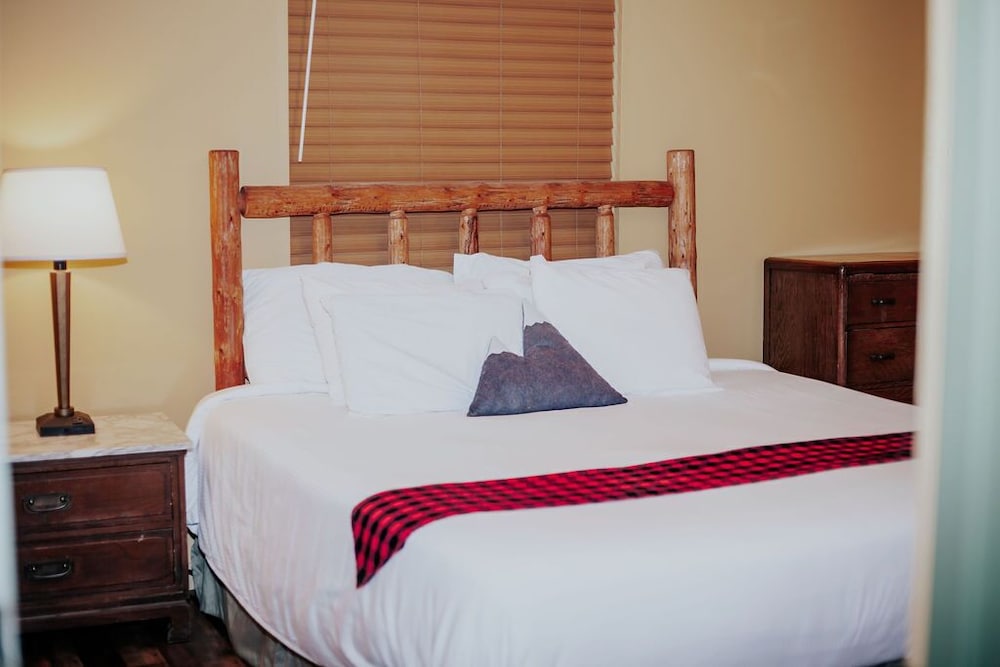 Crooked River Ranch Cabins view 2