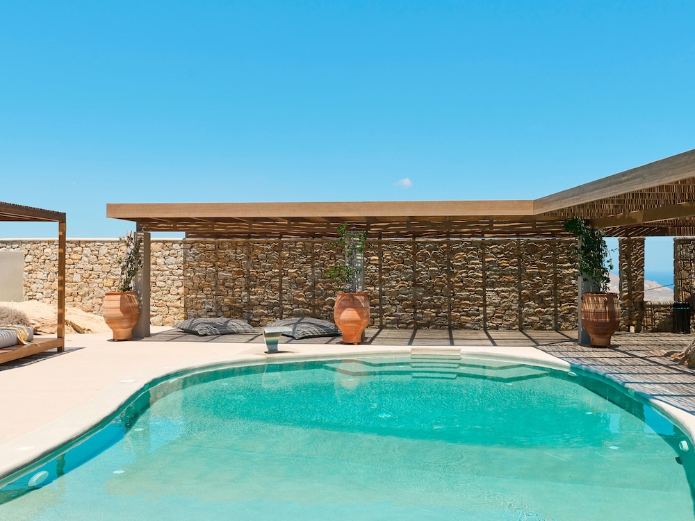 Kounoupas Complex by Mykonos Rocks