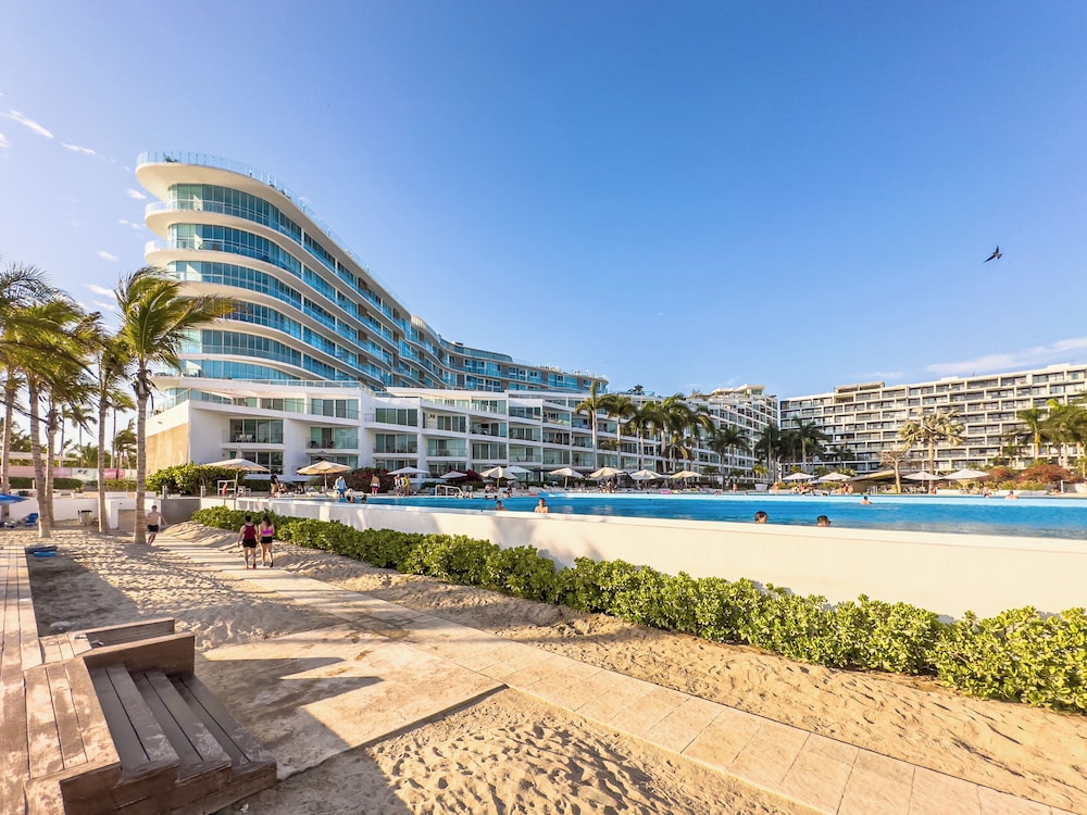 ARIA Residence Beachfront luxury