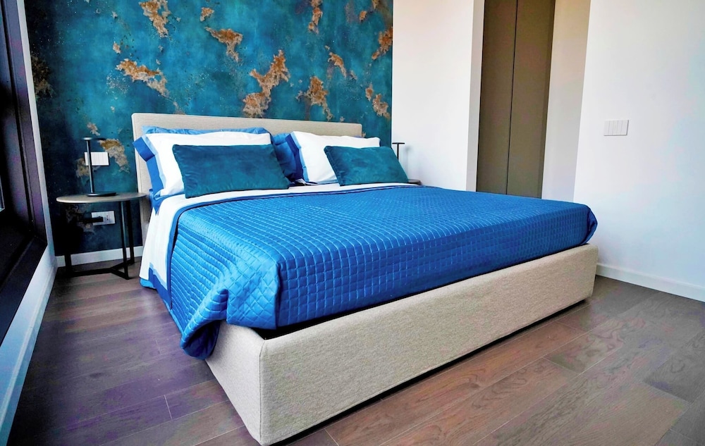 San Babila Central Tower by Rentopolis - High-end 1bdr with panoramic terrace overlooking Duomo