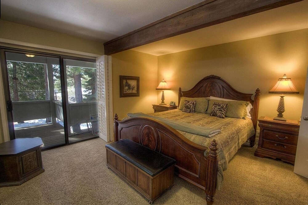 Eagle's Lake Retreat 4 Bedroom Condo by RedAwning view 4