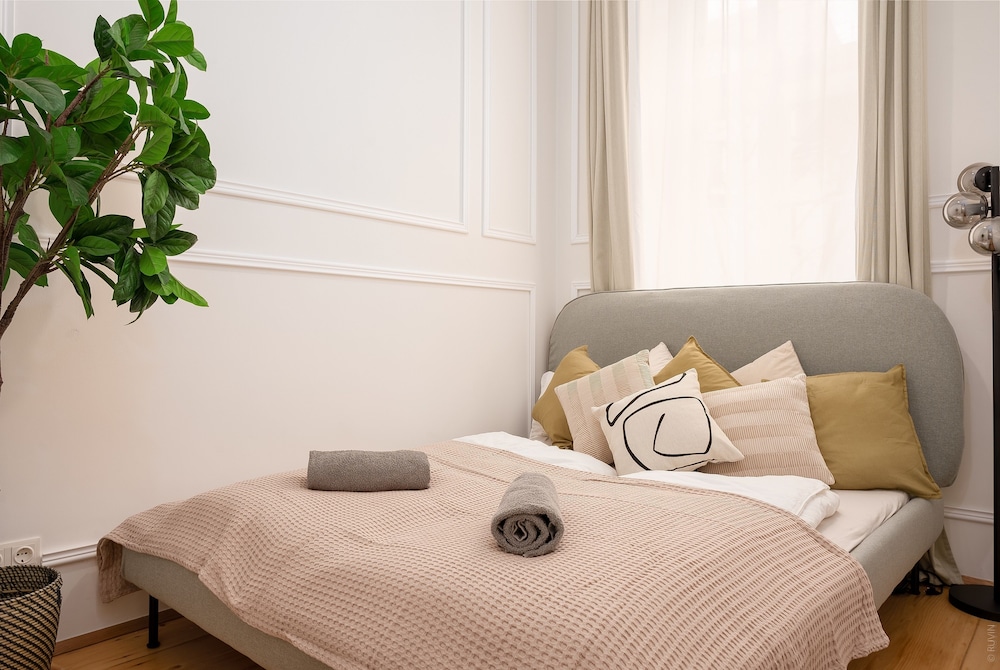 City Apartment - 5 min to Metro