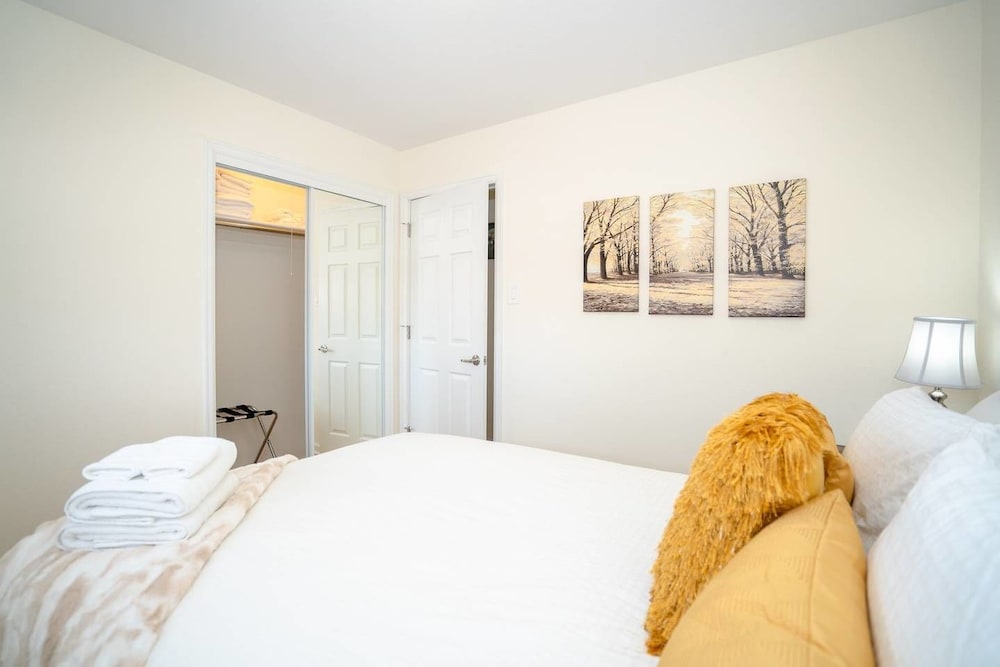 The Meadowlark Manor Spacious Backyard  Hot Tub - Property Image 30