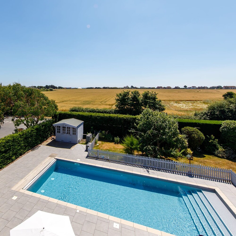 Beach House With Pool in West Wittering