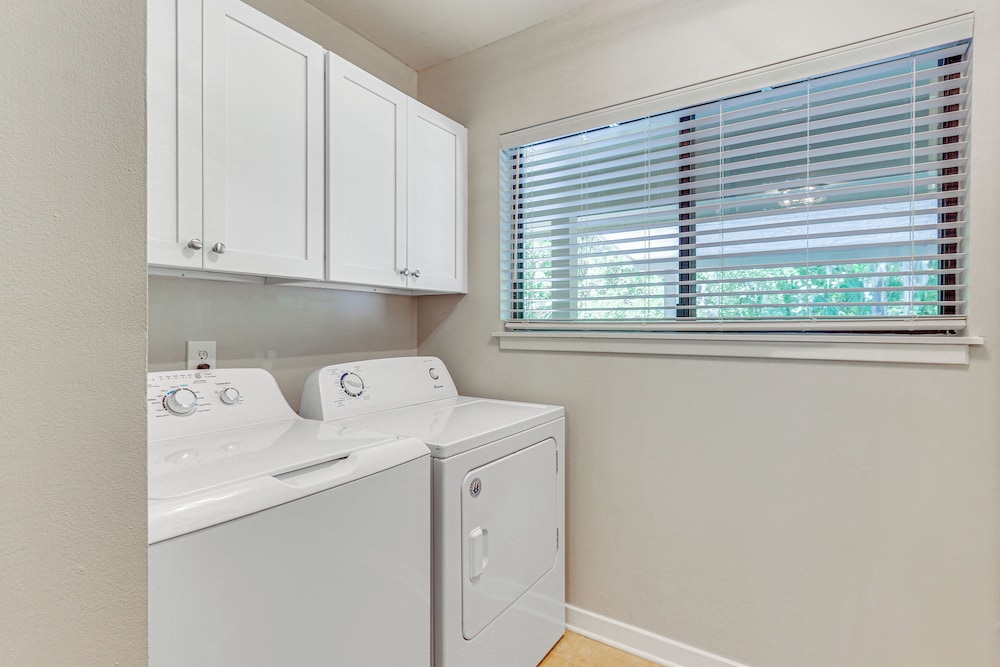 Walk to Beach: Bright Hilton Head Island Villa!