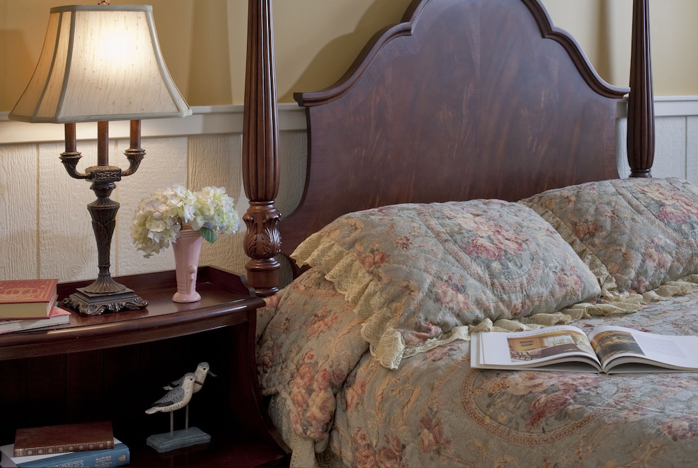 Colonial Inn view 2