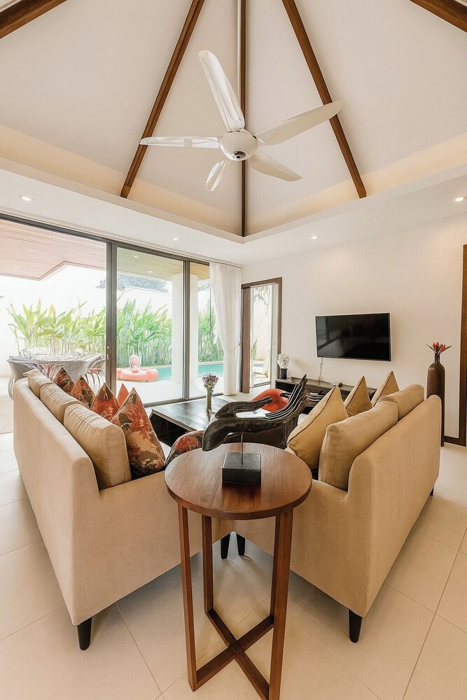 Villa with Pool&Jacuzzi Near Beach V236