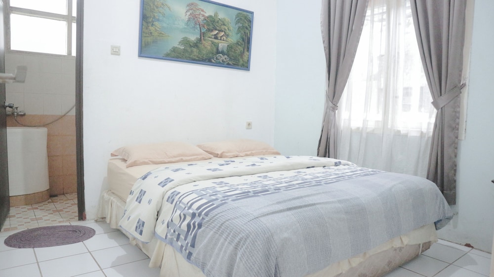 Aries Biru Hotel & Villa