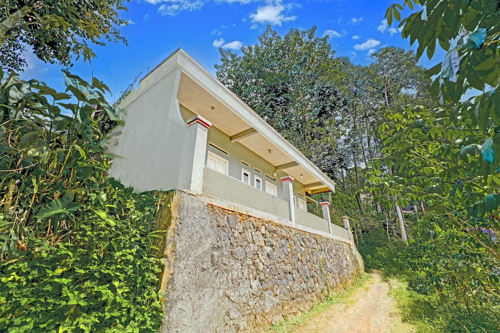 OYO 95065 Villa Ade