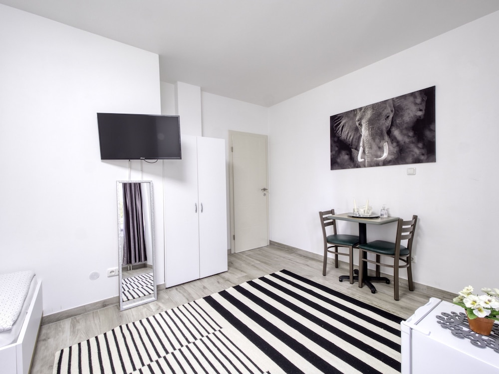 Amanda Hostel