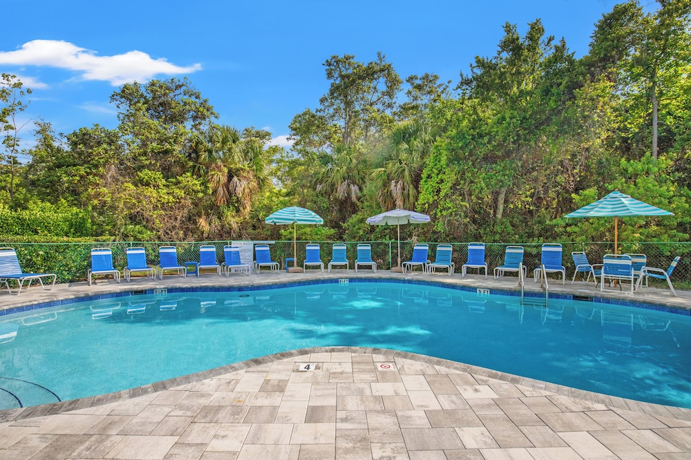 One More Round! 3BR 3BA Sleeps 10! 11 Pools! Golf Courses! Tennis Courts!