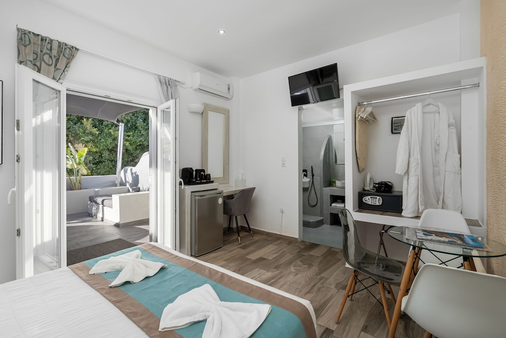 Oasis Suites Fira
