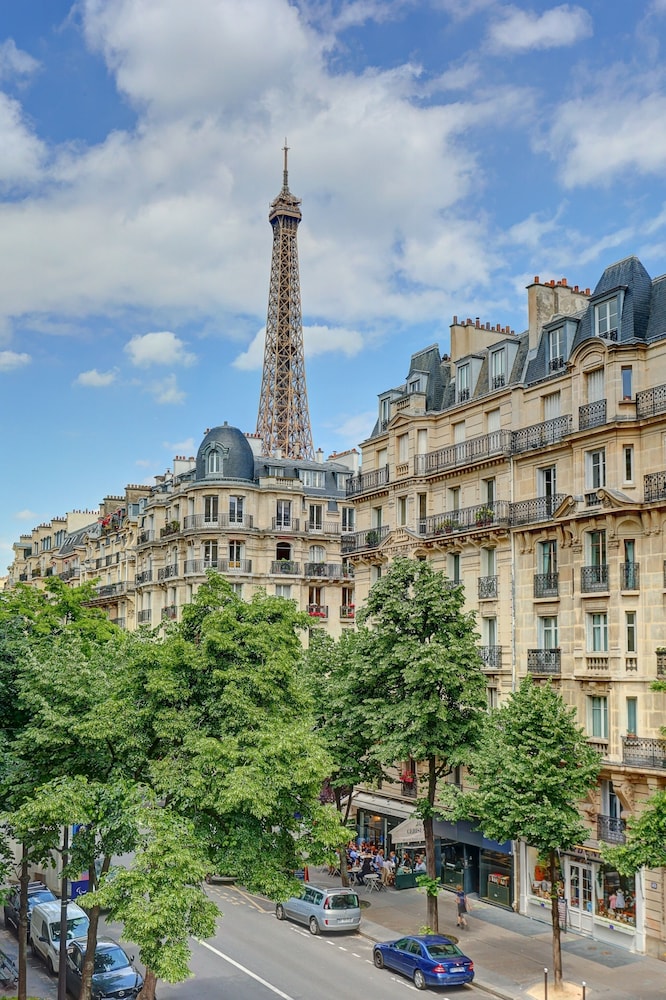 Elegant 1BR Near Eiffel & Champ de Mars