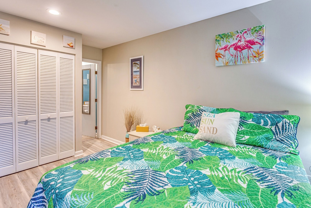 Walk to Ocean: Condo w/ 2 Pools in Myrtle Beach