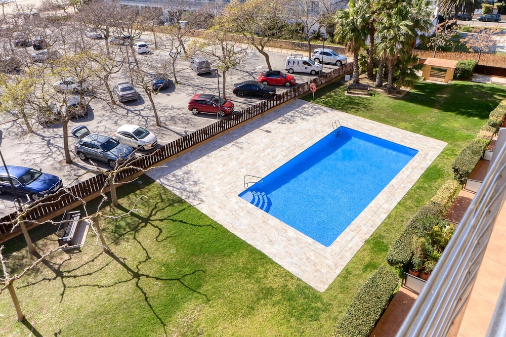 Apartment in Roses by the Beach With Pool