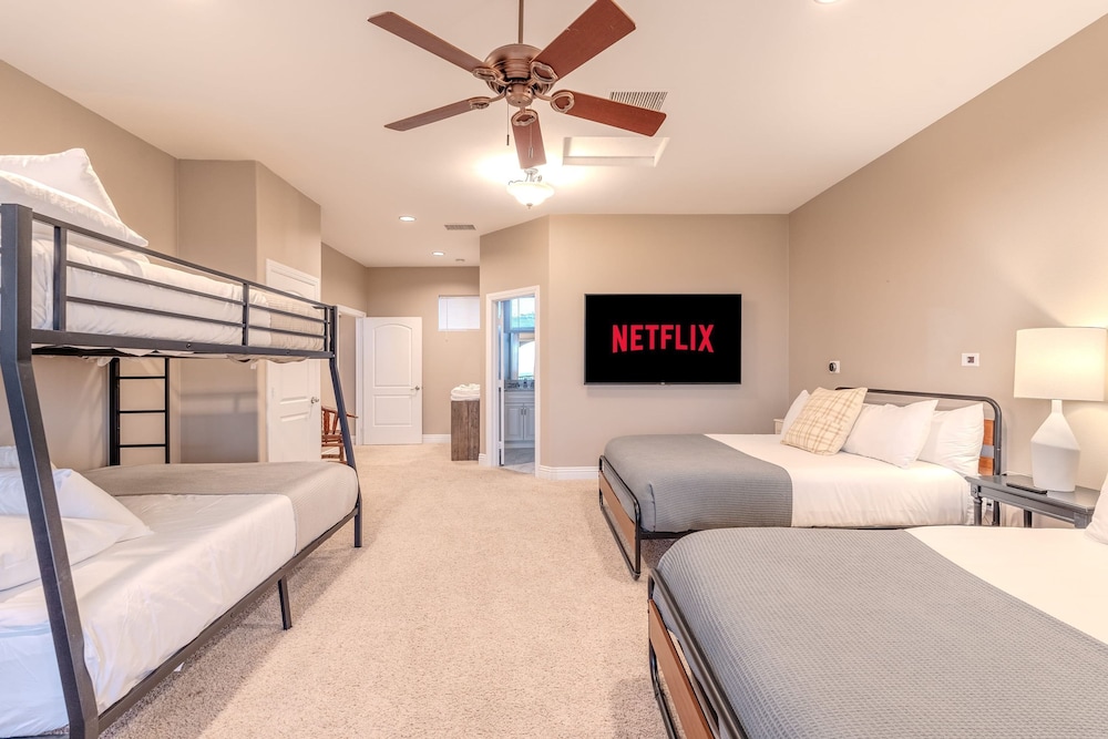 Colina by Avantstay Secluded Mountain Top Oasis w Pool Hot Tub Putting Green