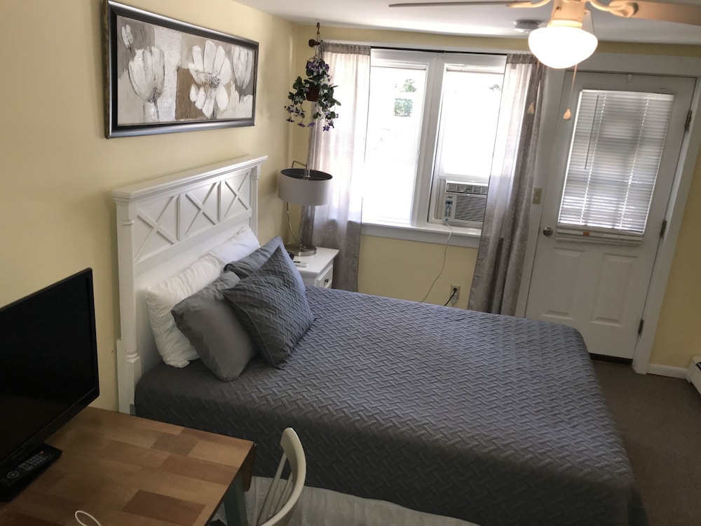 White Feather Motel
