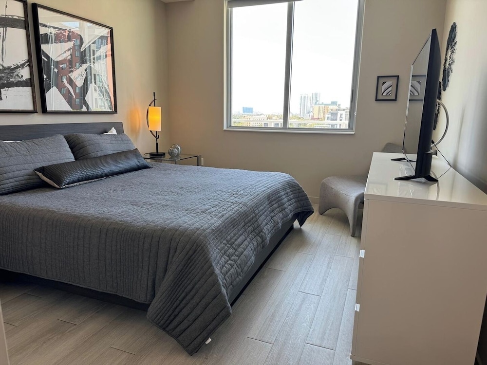 Chic 2BR Downtown Fort Lauderdale Apt w/ Pool