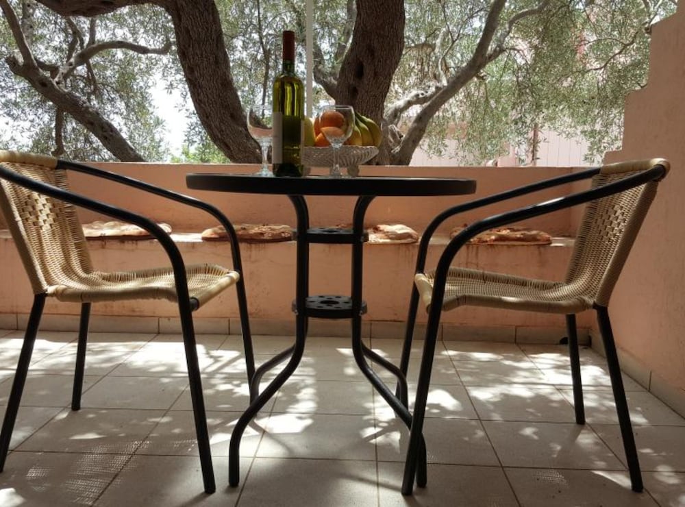 Comfortable Budva Rooms With Easy Access to Sveti Stefan