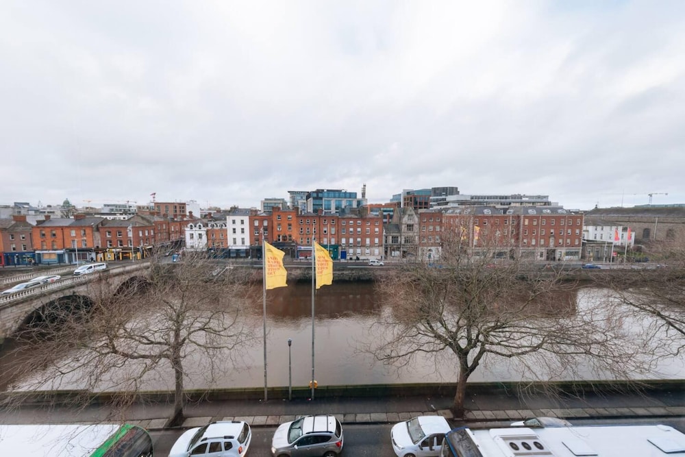 Chic & Radiant 1BD Flat Near Dublin City Centre!
