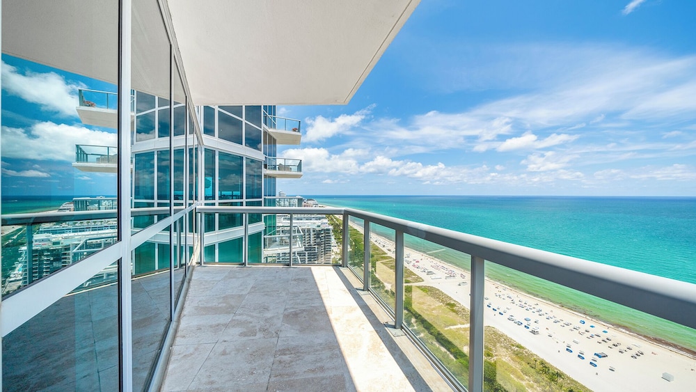 Luxury Vacation Rentals at The Setai by LRMB