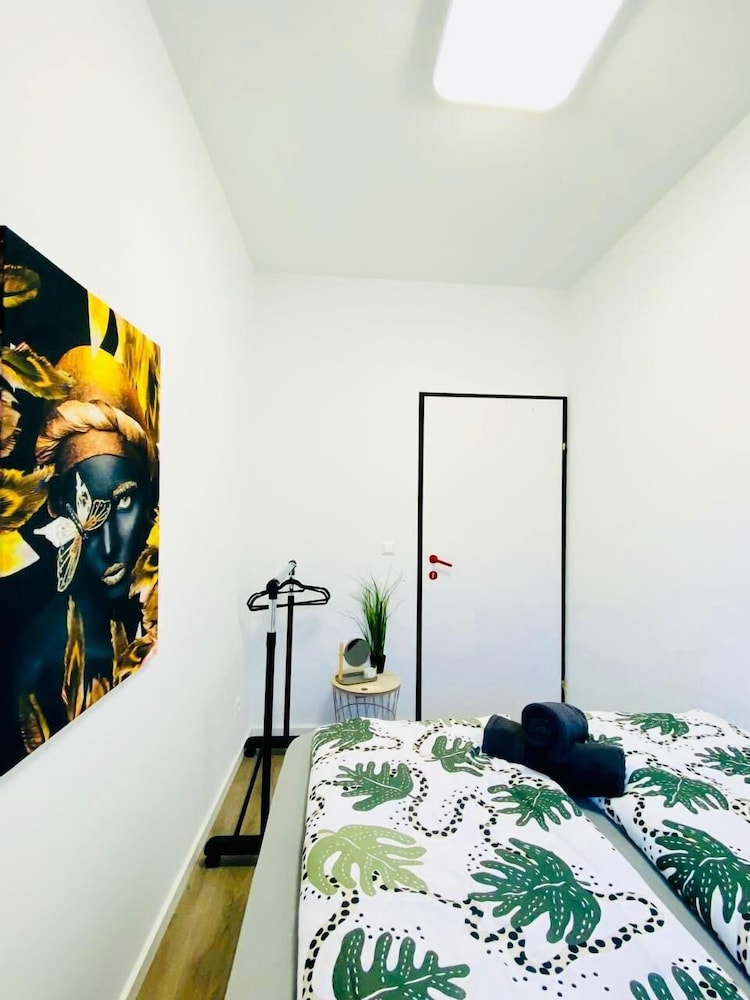 7BR Apt for 15P Near Schönbrunn