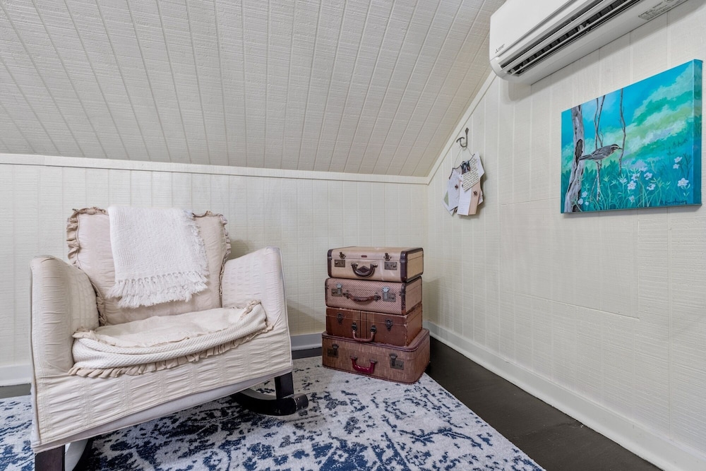 Serendipity 1 Bedroom Cottage by Redawning view 5