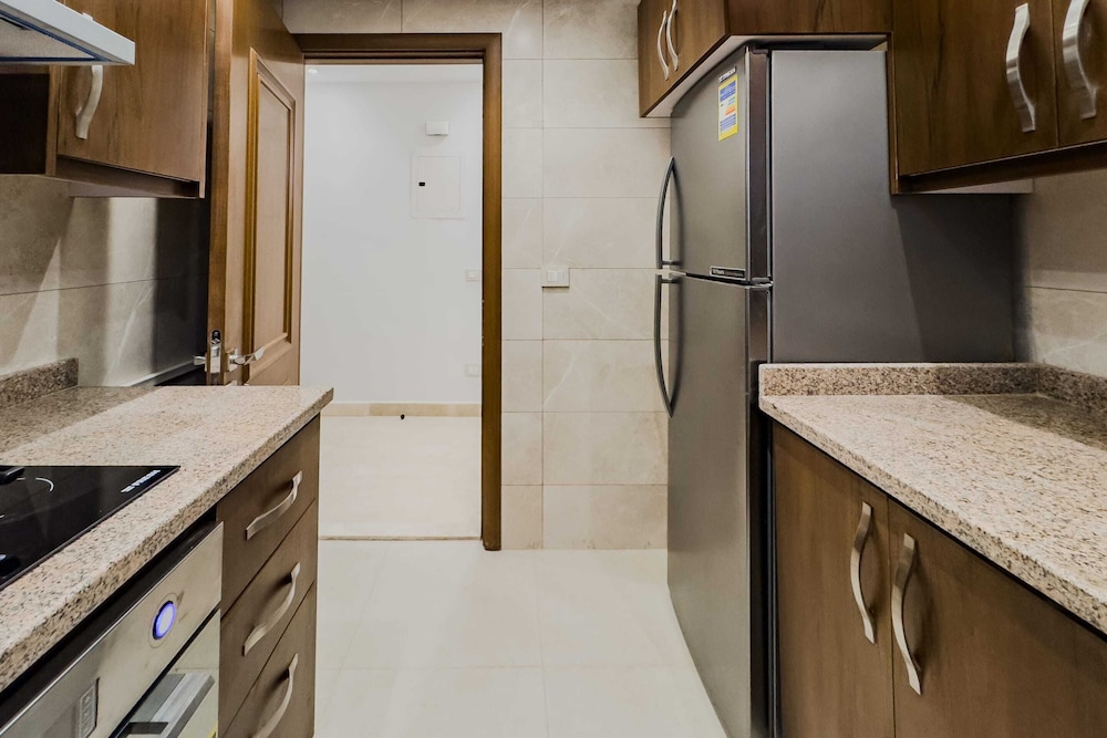 Ample & Artistic 2bdr Apt. 5 min to CAI Airport
