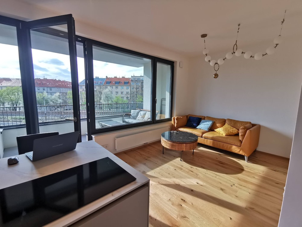 Free Parking, Center Location, Nuslesky Pivovar Sunset Balcony Home