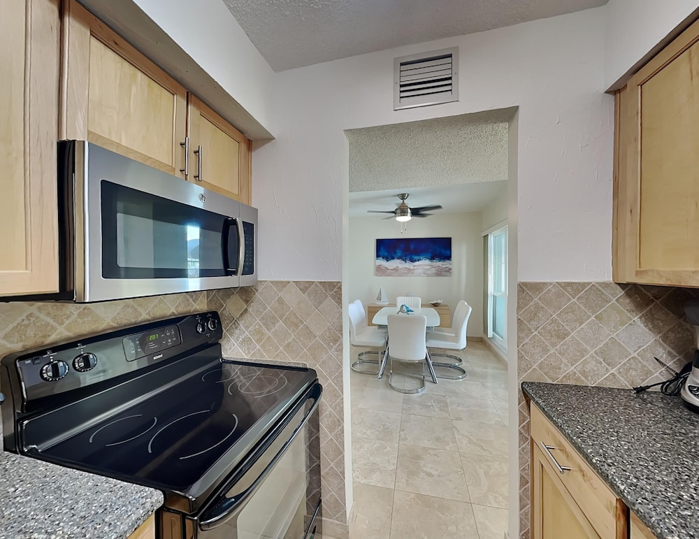 Madeira Beach Yacht Club 247F by Distinctive Beach Rentals view 5