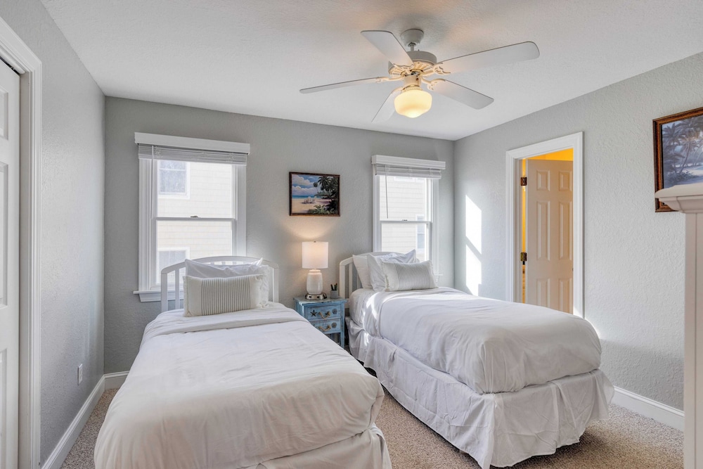 Sleeps 28 Beachfront w/ Pool, Hot Tub, Game Room Atlantic Watch by Avantstay