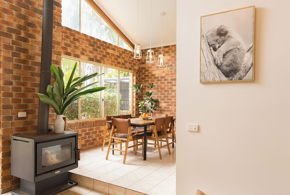 Tropic Lodge by Charlesworth
