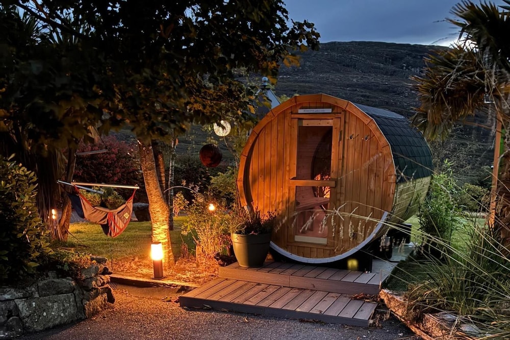 Family-pet Friendly-sleeps 10-hot Tub-sauna