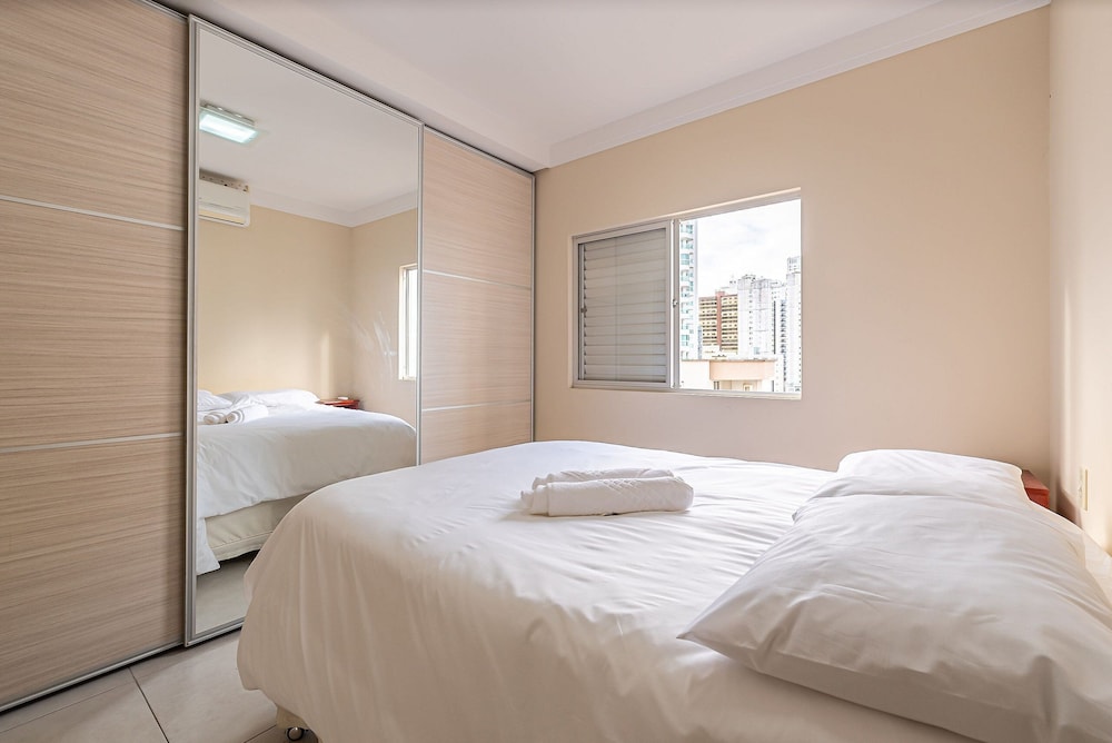 Sea View apt 130m From the Beach in BC Erg605