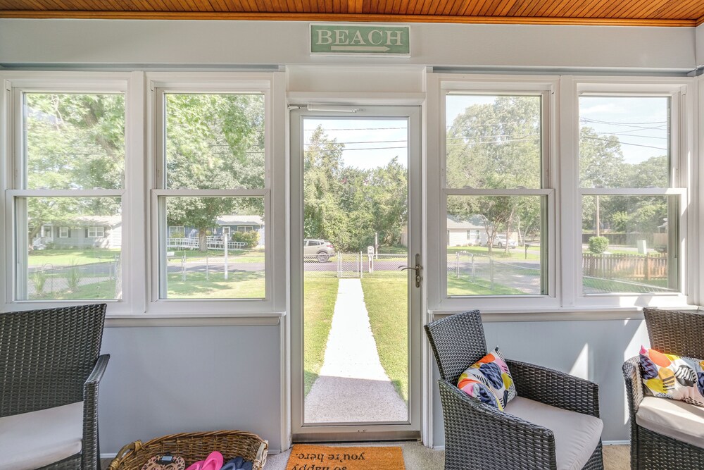 < 1 Mi to Colonial Beach: Coastal Gem w/ 2 Porches