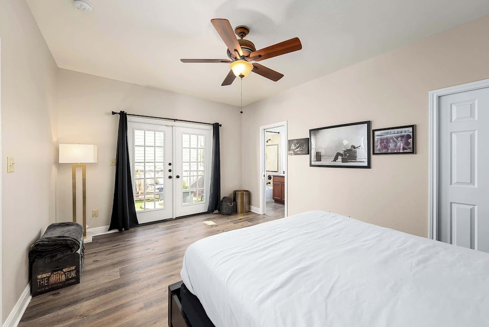 Upstay East Austin Retreat w Yard5min to Downtown