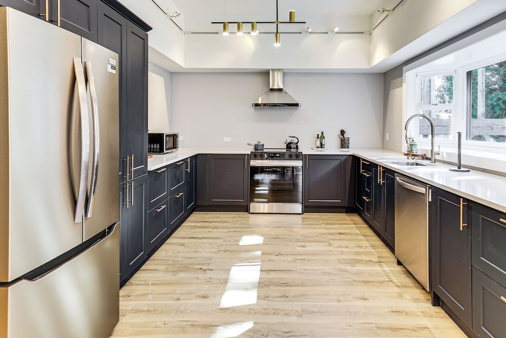 2 Mi to Uscg Academy! Convenient New London Home