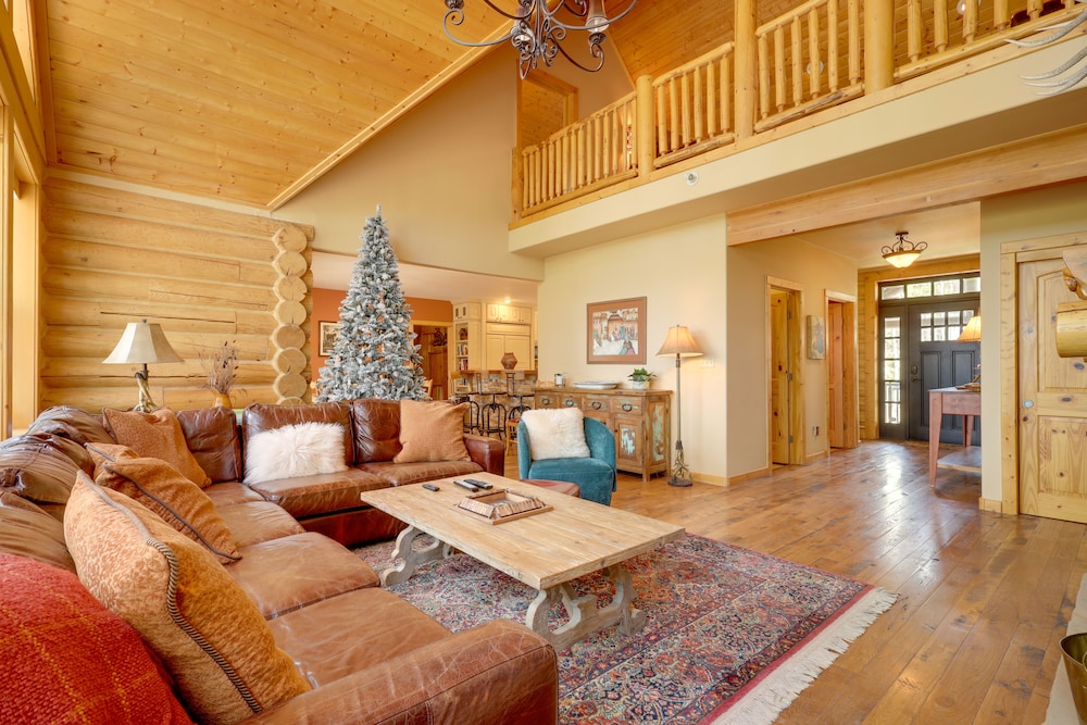 Luxe Angel Fire Home w/ Fire Pit ~ 3 Mi to Skiing! view 4
